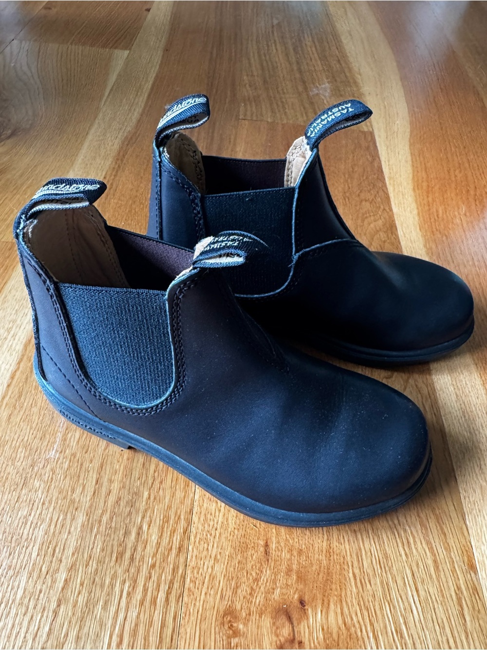 Blundstone Black Chelsea Ankle Boots with Tan Pull Tabs - Picture 3 of 7